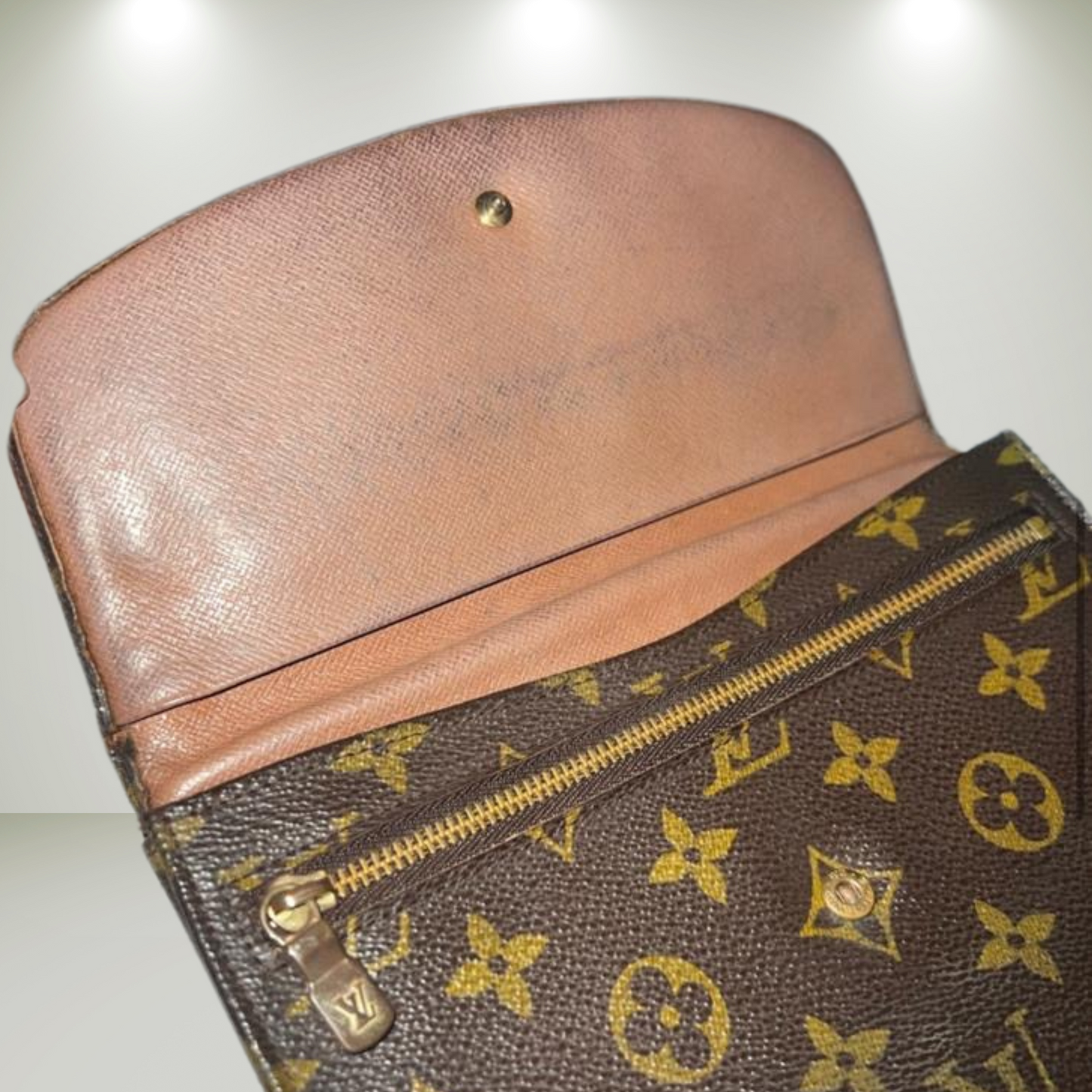 LV POCHETTE
